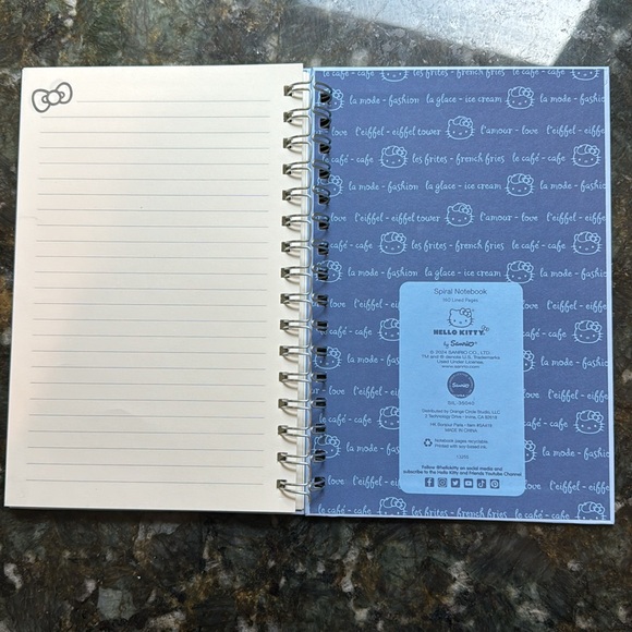 Hello Kitty Bundle Note Pad & Desk Pad - Picture 5 of 5